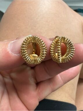 Vintage Avon 3d Shiny Gold Spiral Clip-On Earrings